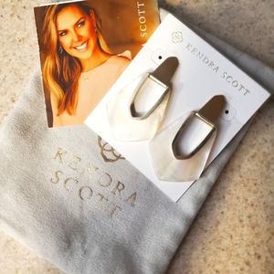 Kendra Scott Kensley ivory pearl earrings